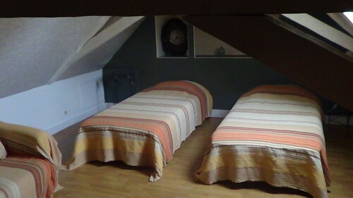 16th century Périgourdine stone house, large fitted summer kitchen, wifi