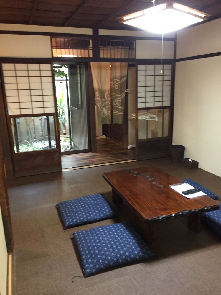 室内のダイニング (一棟貸し)