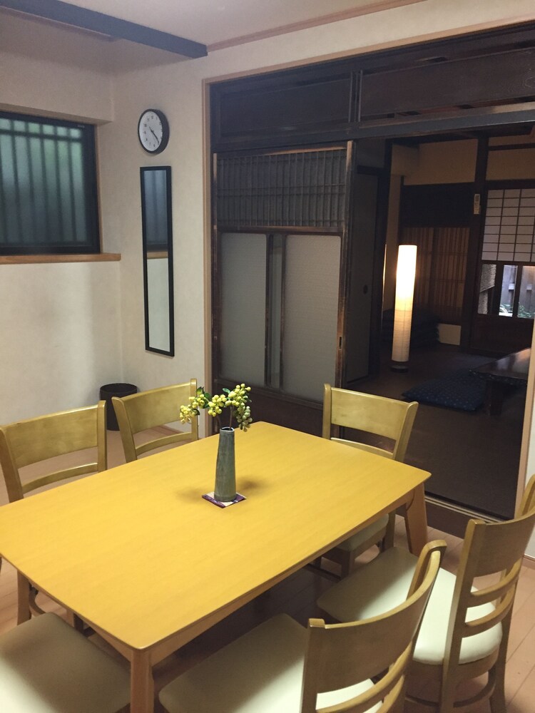 室内のダイニング