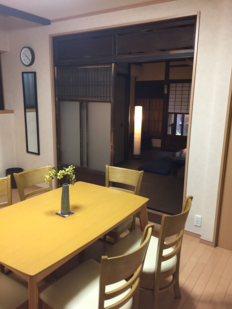 室内のダイニング