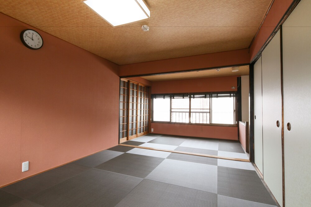 House - Guestroom