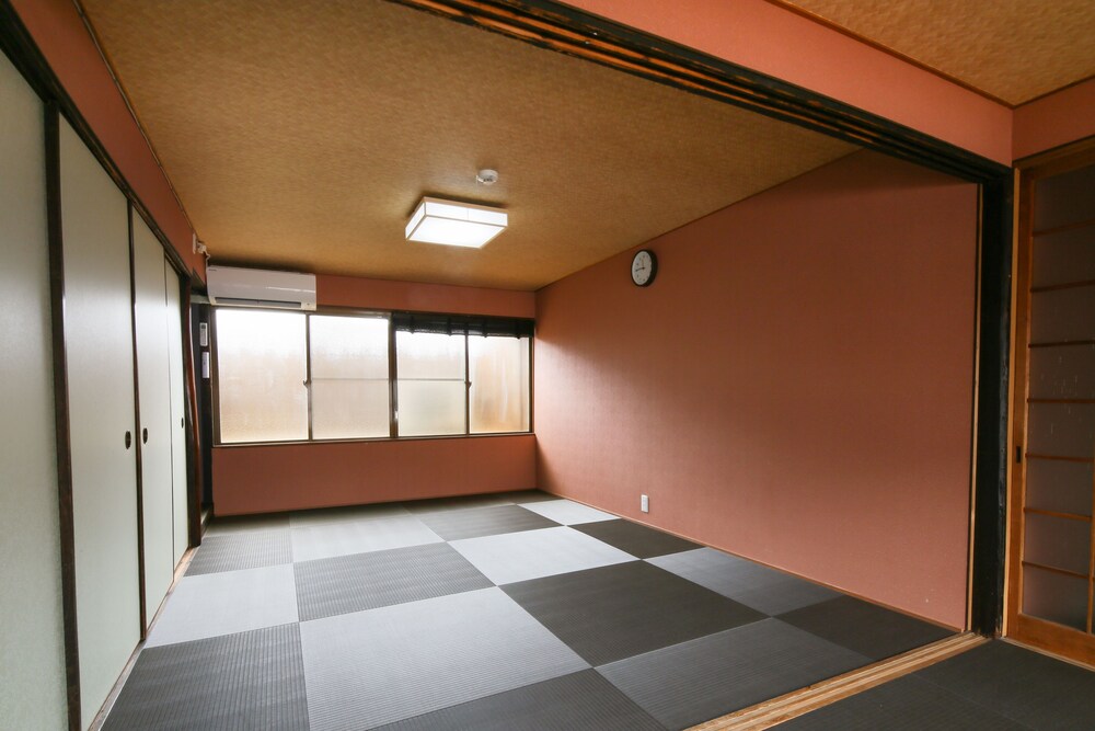 House - Guestroom