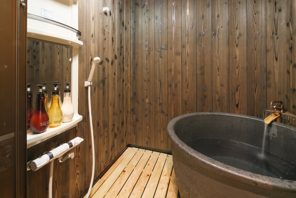 House - Deep Soaking Bathtub