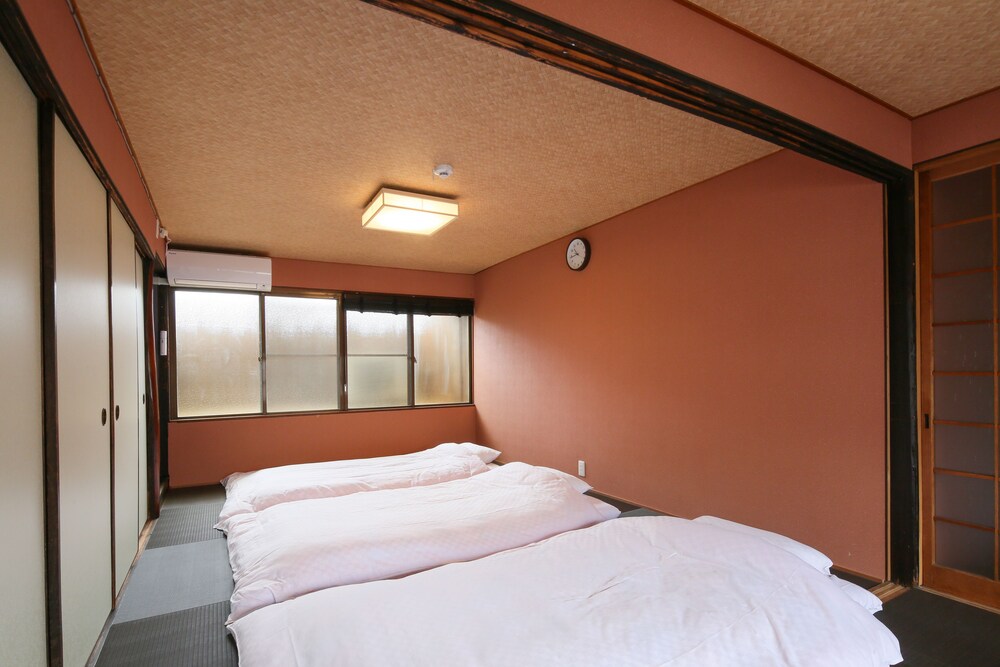 House - Guestroom