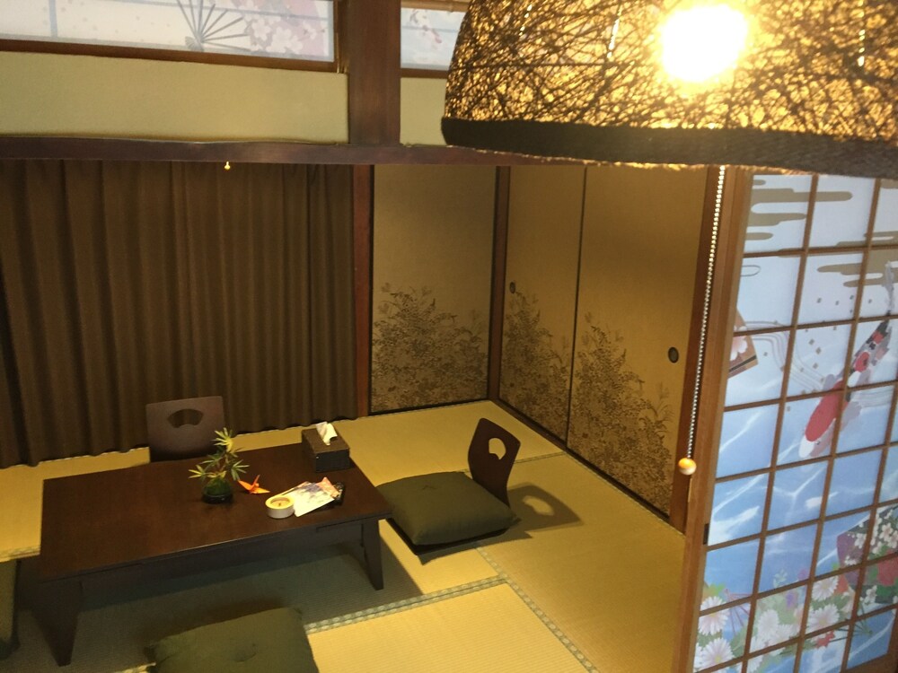 室内のダイニング (一棟貸し)