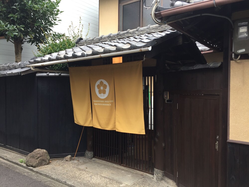 ホテルの外観 (正面)