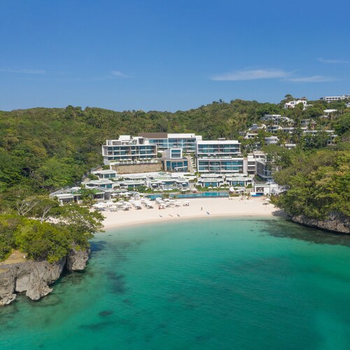 Crimson Resort & Spa Boracay