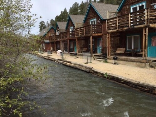 RRC4 - Riverside Cabin steps from the river!