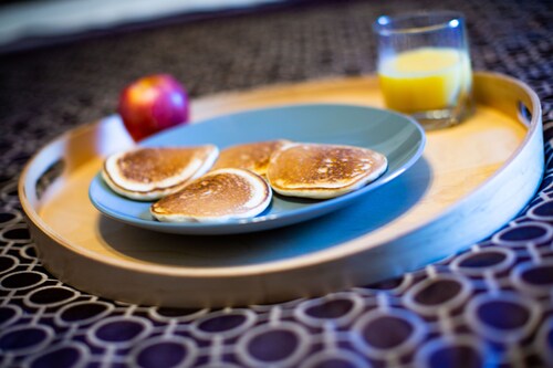 FREE breakfast in bed+Starbucks coffee+Wifi KING bed master Suite Alexa enabled