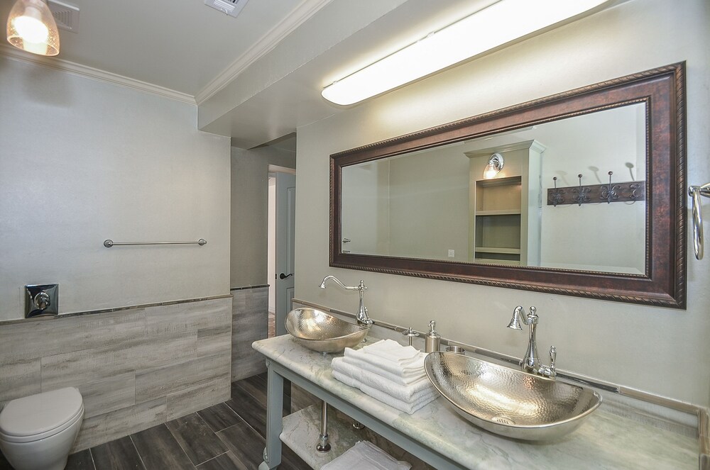 Bathroom, Houston Towers Inn Downtown Museum District Med. Ctr NRG - Adults Only