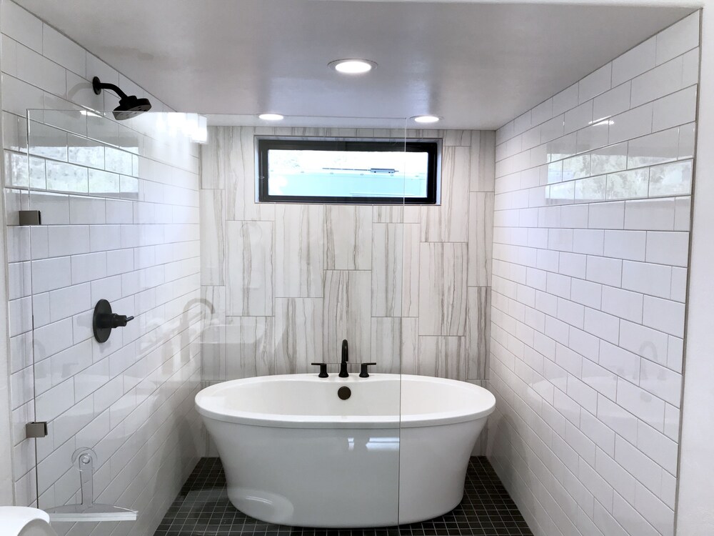 Luxury House, 2 Bedrooms, Mountain View - Deep Soaking Bathtub