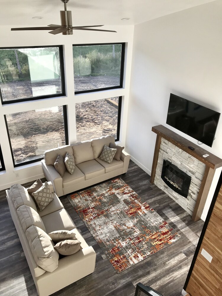 Luxury House, 2 Bedrooms, Mountain View - Living Room