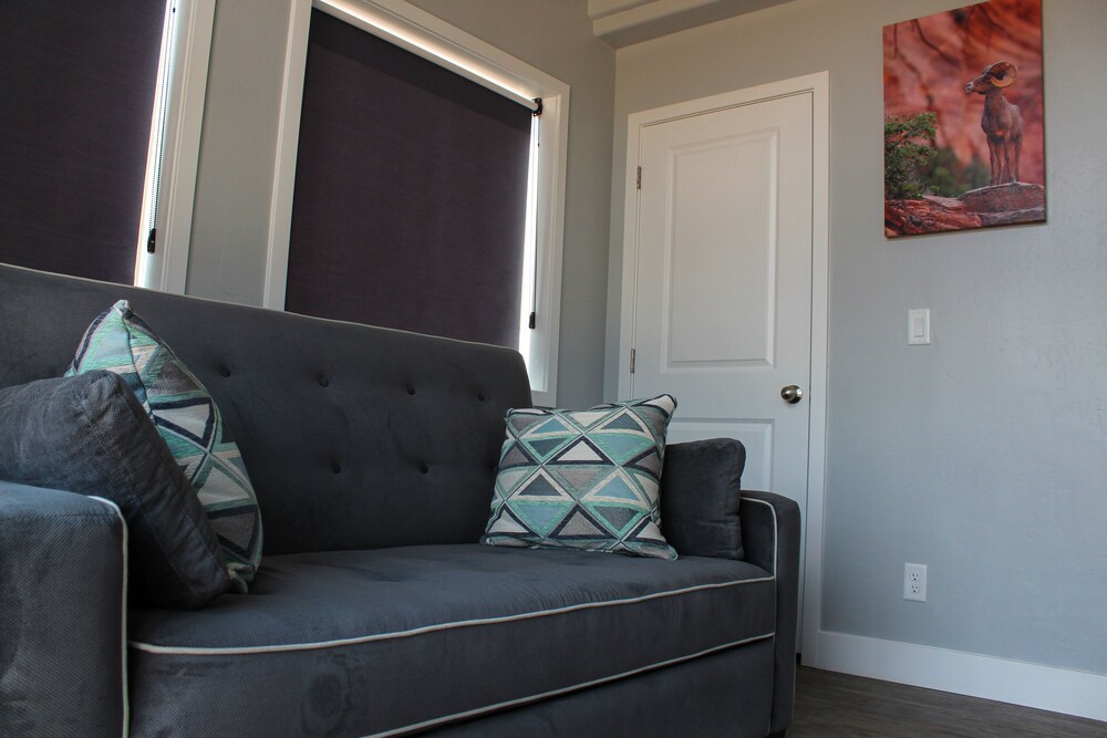 Luxury Cabin, 1 Bedroom, Kitchenette - Living Room