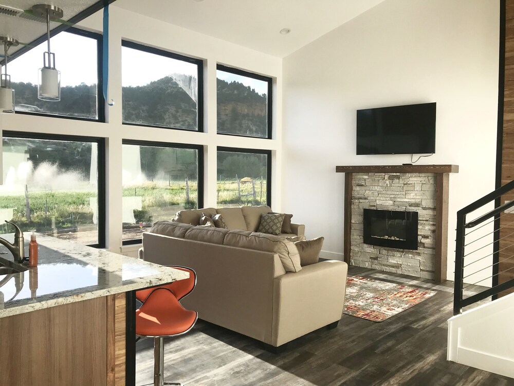 Luxury House, 2 Bedrooms, Mountain View - Living Room