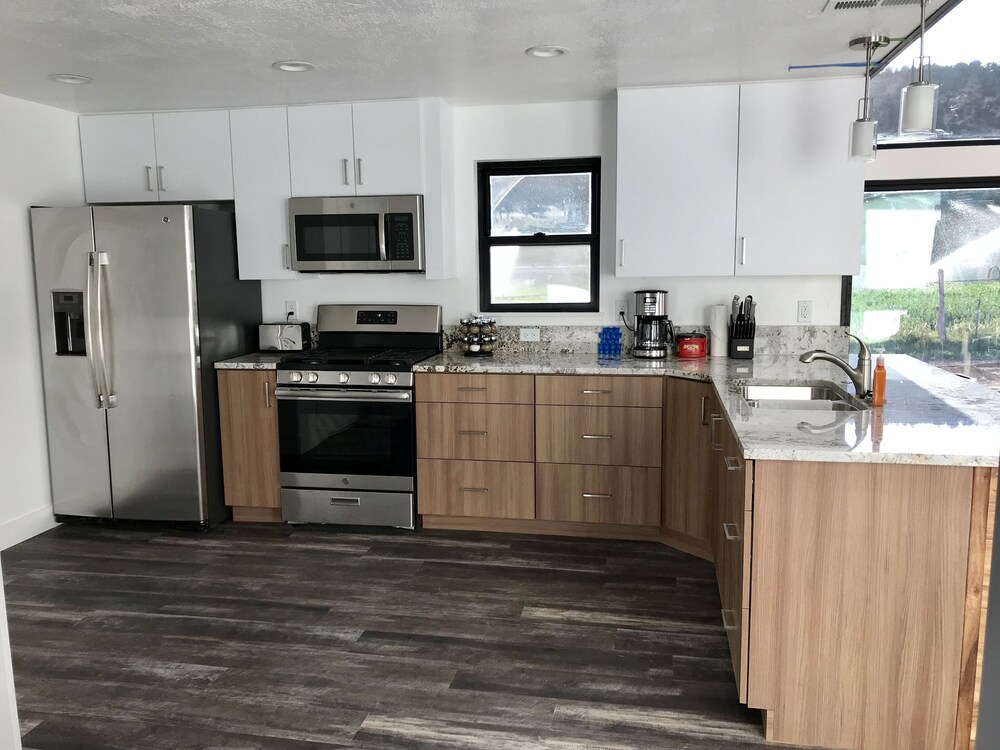 Luxury House, 2 Bedrooms, Mountain View - Private Kitchen