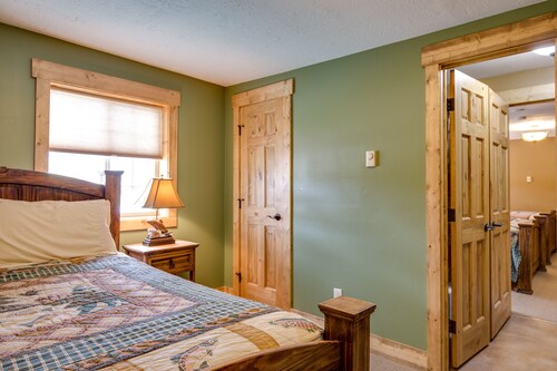 KABINO: Snake River Roadhouse! #4 Big Brown! Air Conditioning! Location Location Location! Free WiFi