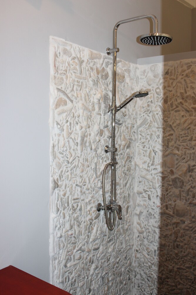 Douche: Eenvoudige studio, 1 kingsize bed