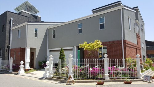 ALL-IN-ONE GUESTHOUSE