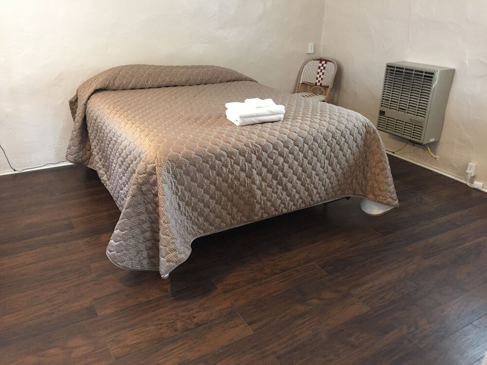 Cabin, 1 Queen Bed (No in room shower) - Room