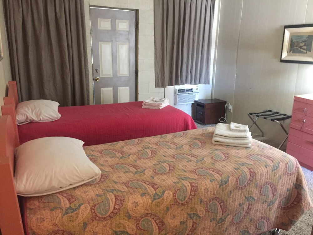 Apartment, 2 Twin Beds (No in room shower) - Room