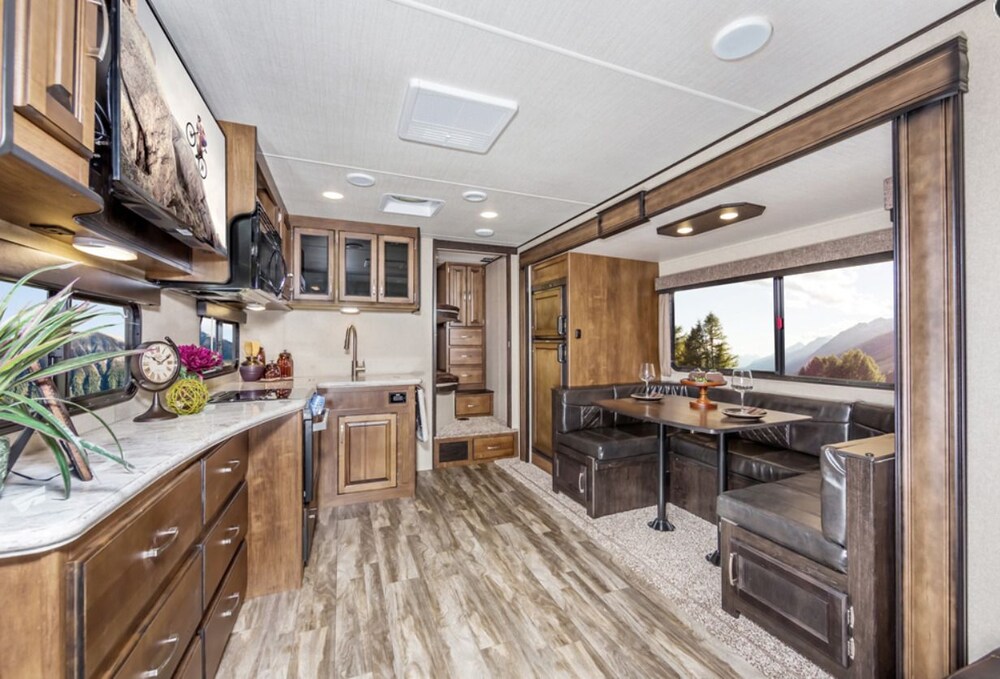 Grand Mobile Home, 1 Queen Bed, Mountain View - In-Room Dining