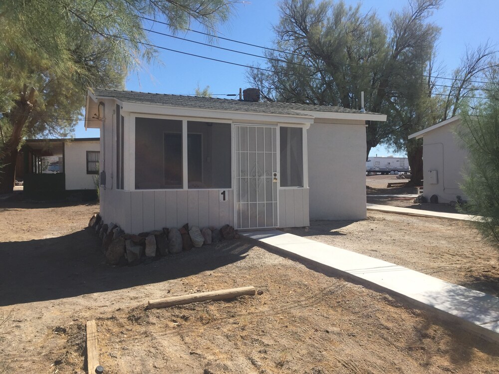 Cabin, 1 Queen Bed (No in room shower) - Front of Property