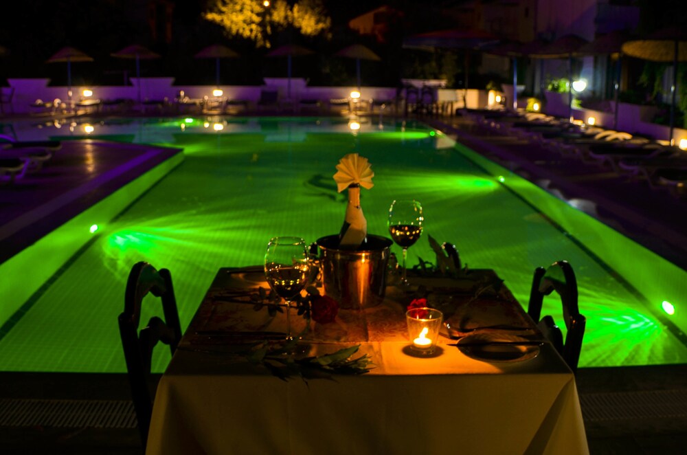 Couples Dining