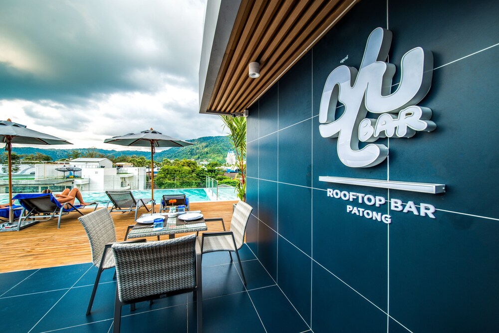 Poolside Bar