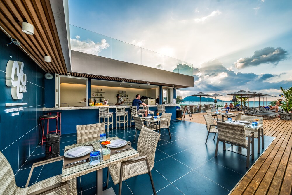 Poolside Bar