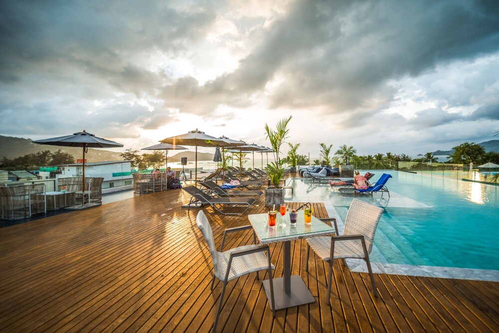 Poolside Bar