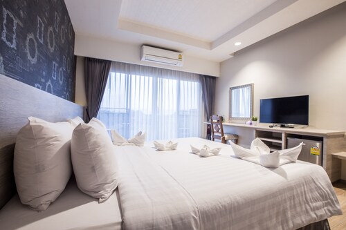 โรงแรม จันทรา รีสอร์ท