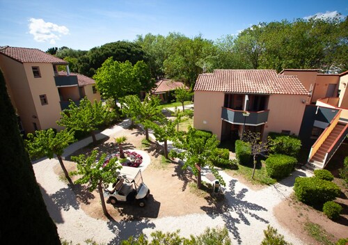 Marina Hotel Club