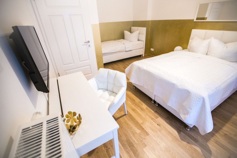 Zimmerausstattung (Dreibettzimmer, Gemeinschaftsbad)