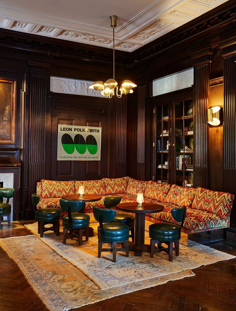 Hotel Bar