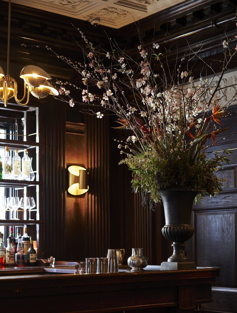 Hotel Bar