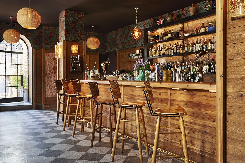 Hotel Bar