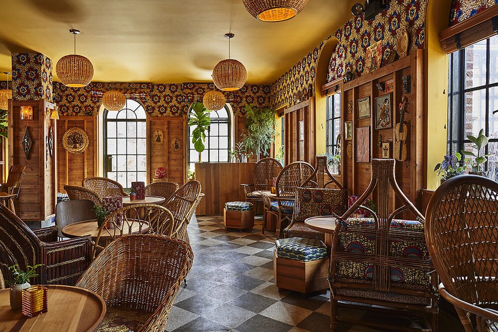 Hotel Bar