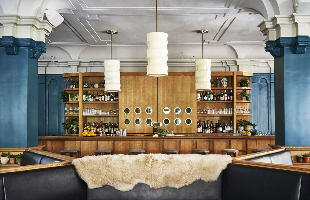 Hotel Bar