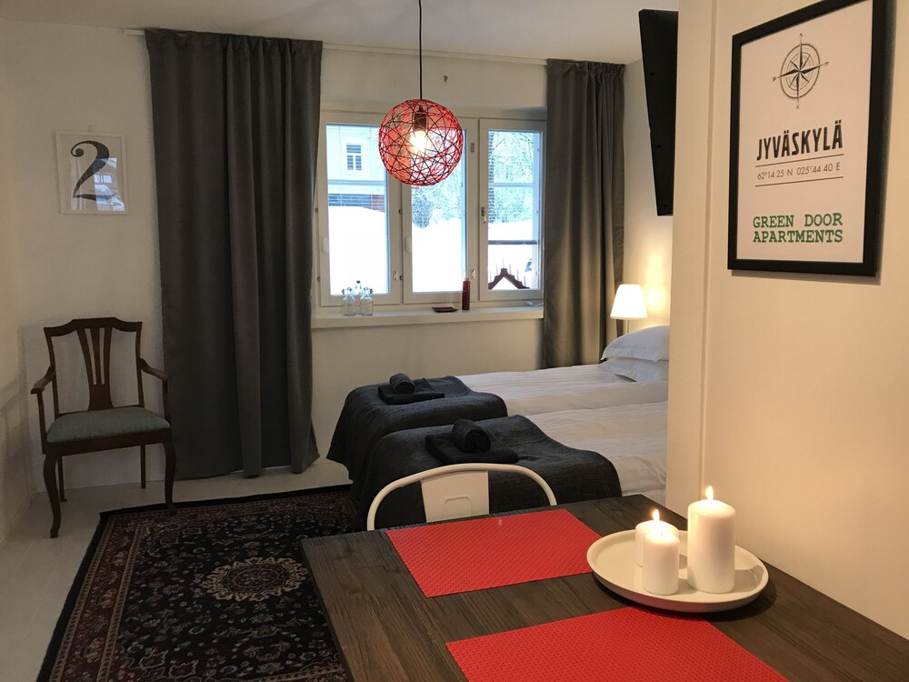 Studio - ruokailu omassa huoneessa