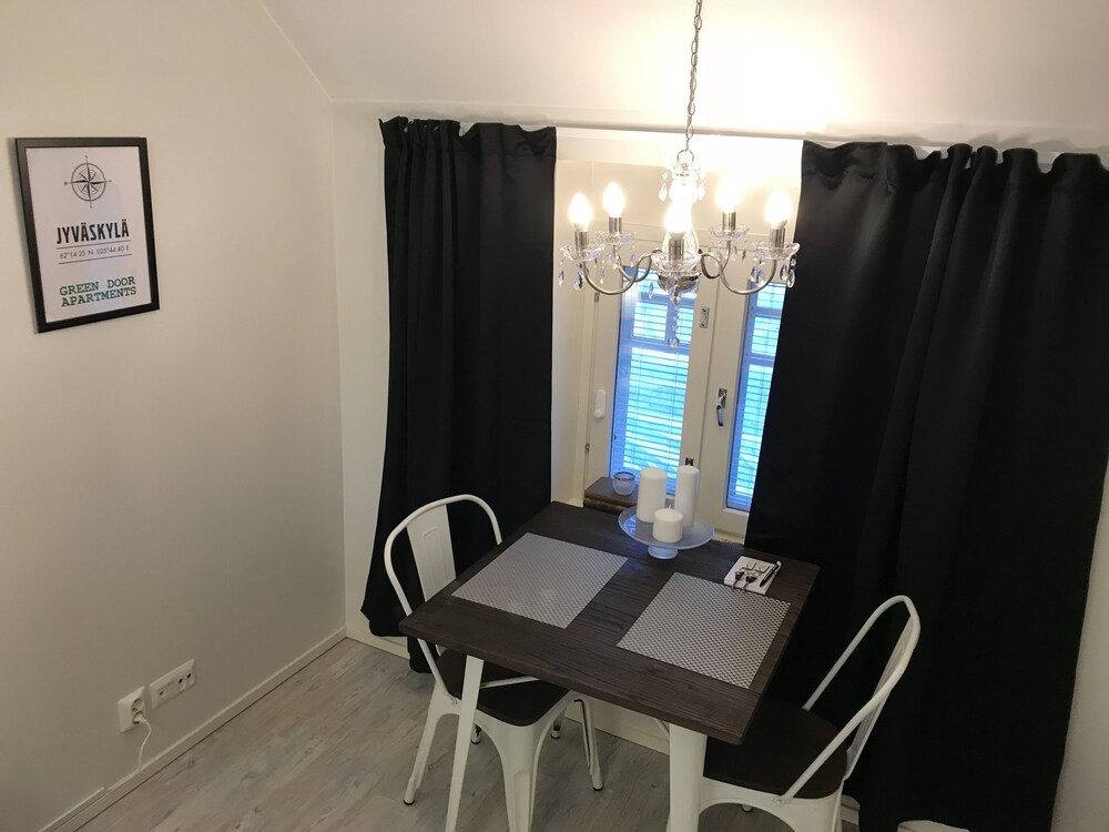 Deluxe-huoneisto - ruokailu omassa huoneessa