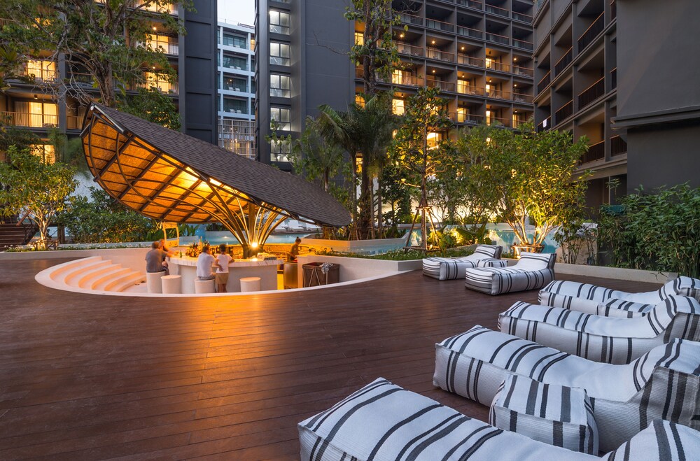Poolside Bar
