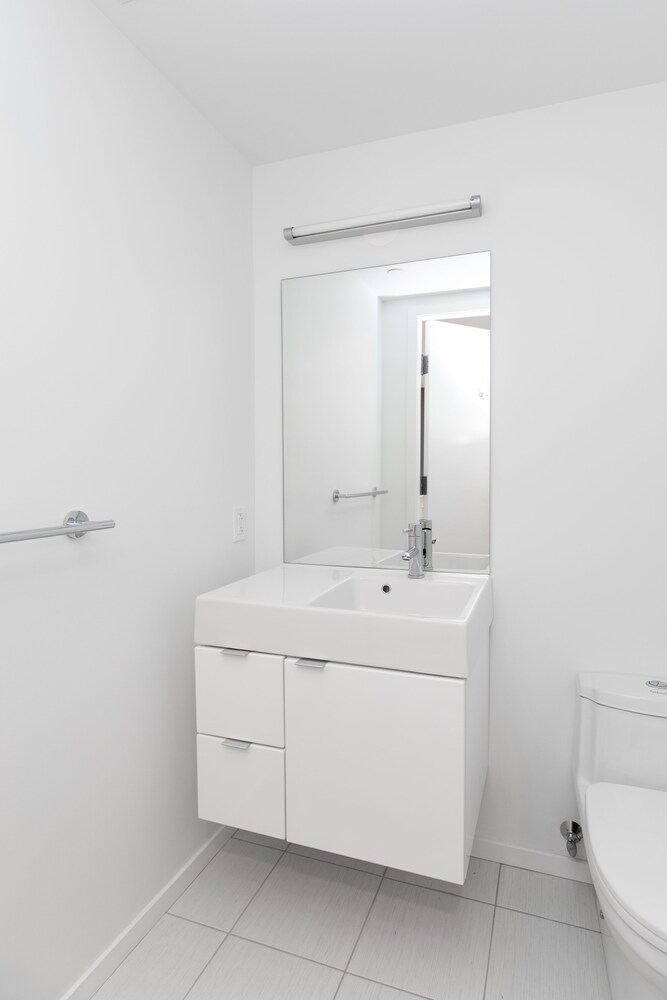 Deluxe Apartment, 1 Bedroom - Bathroom Sink