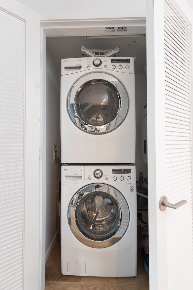 Deluxe Apartment, 1 Bedroom - Laundry Room