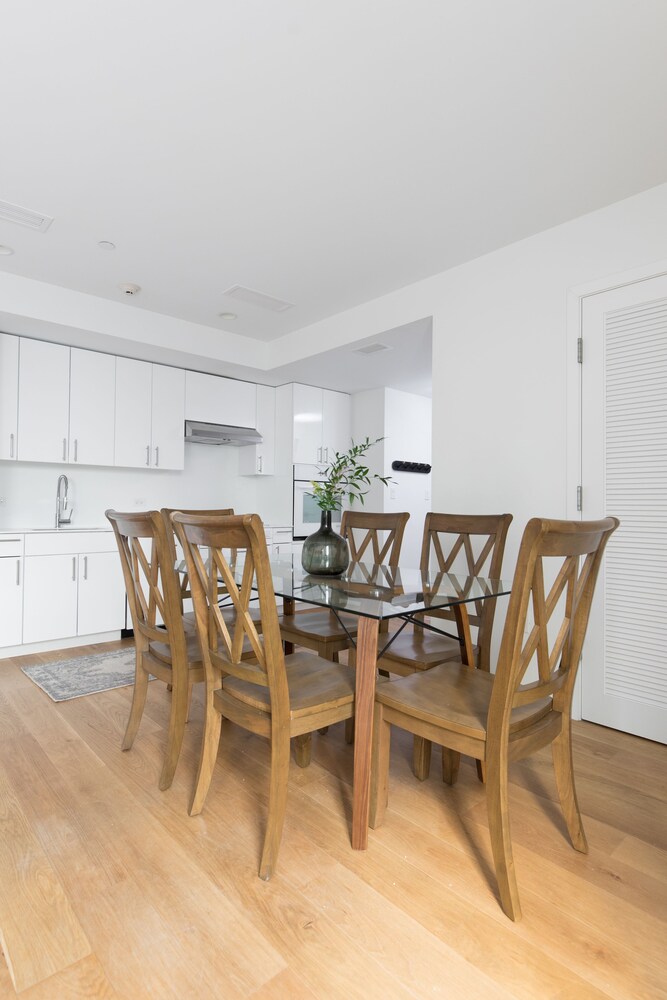 City Apartment, 2 Bedrooms - In-Room Dining