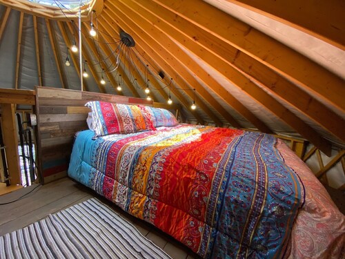 YURT with a HOT TUB on the Blue Ridge Parkway with views, two miles from I-77.