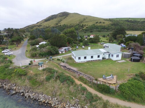 Surat Bay Lodge & Backpackers Hostel