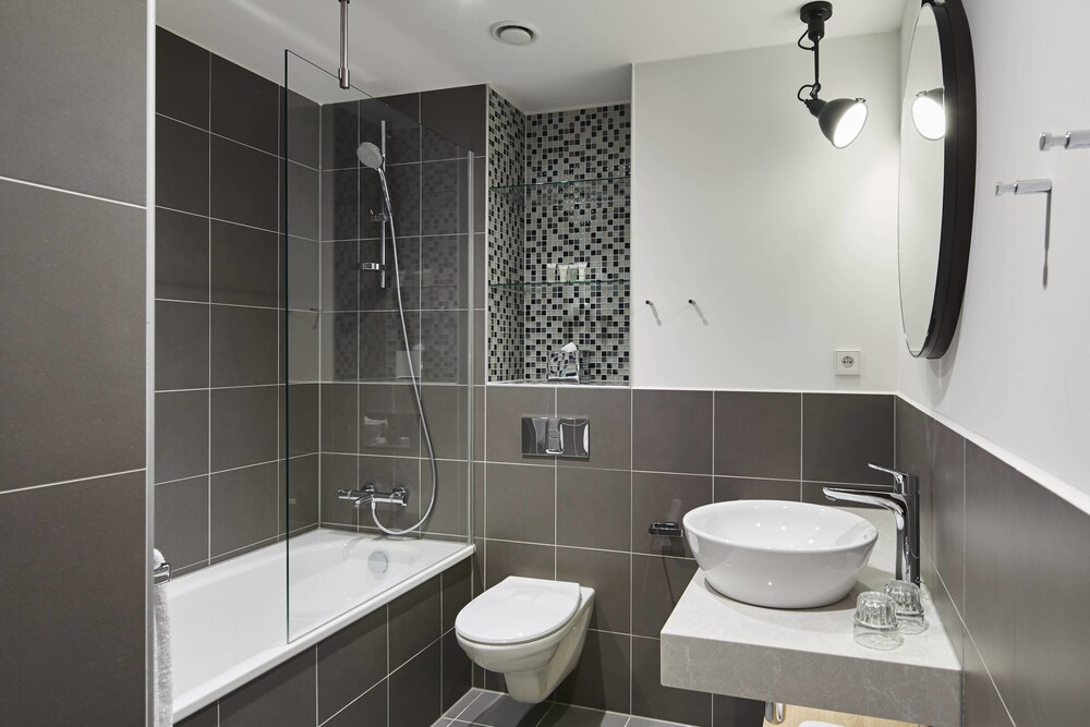 Suite, 1 Bedroom, Harbour View - Bathroom