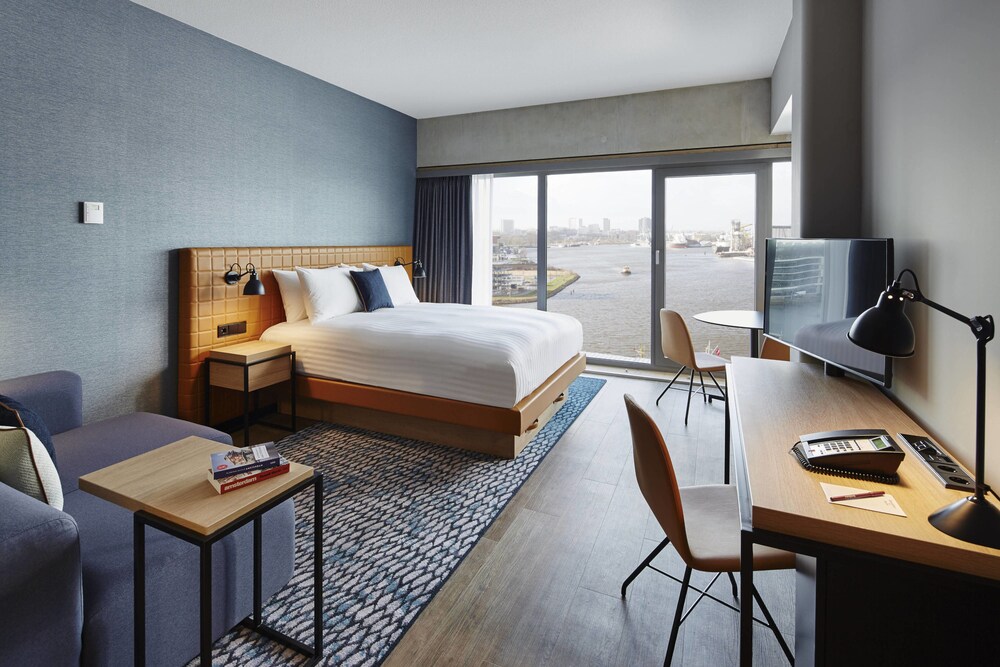 Studio, 1 Queen Bed, Harbour View - Guestroom