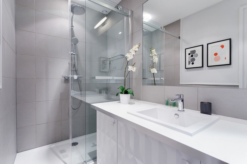 Apartment, 2 Bedrooms - Bathroom