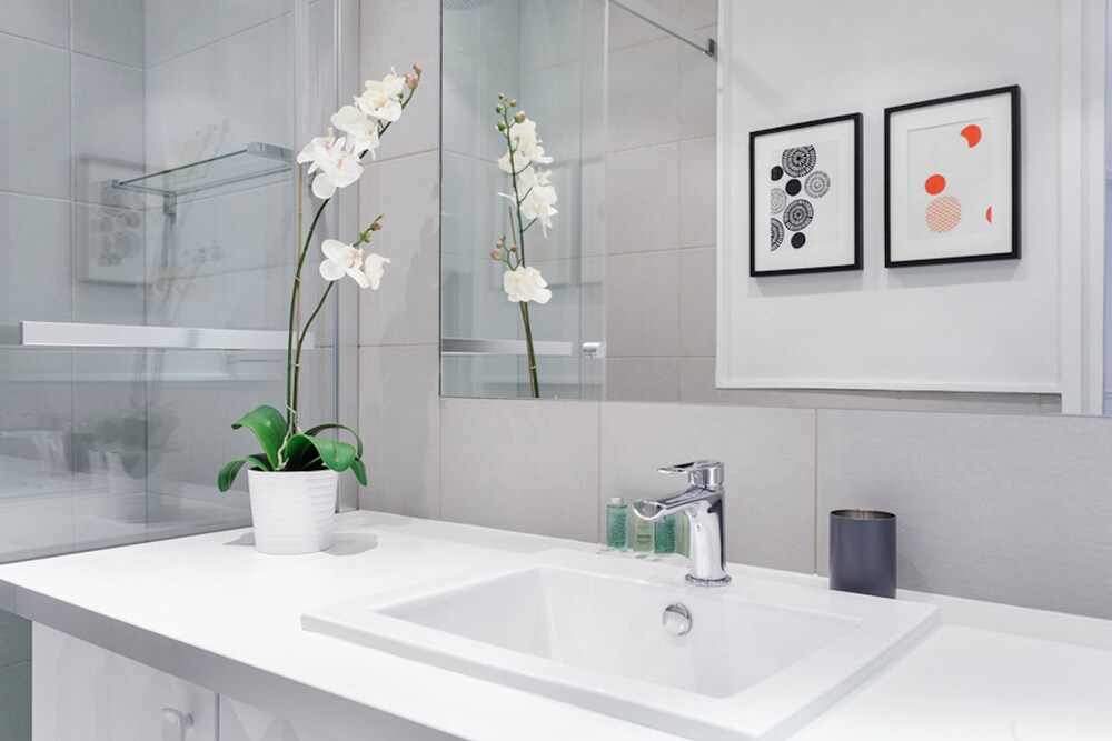 Apartment, 2 Bedrooms - Bathroom Sink